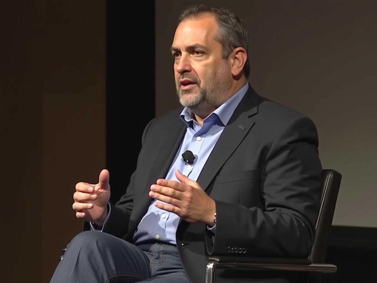 Noam Aviry sharing his insights on accelerated fundraising methods, highlighting the transition from failure to a successful training model.