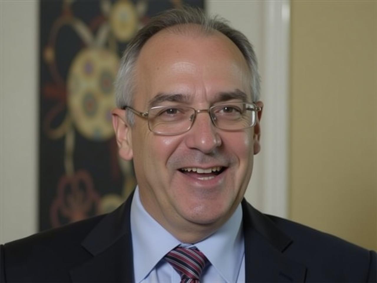 Noam Aviri, fundraising expert, presenting a 7-step method for preparing for important fundraising meetings.